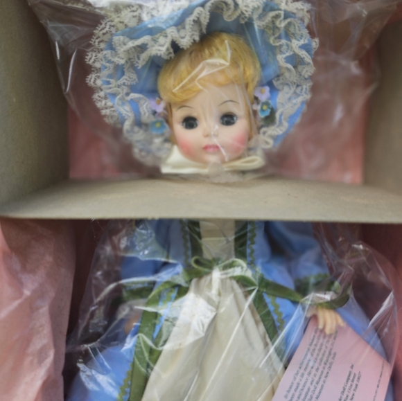 Madame Alexander Manet Doll #1571 1970s. 14" Brand New. Mint. - Picture 2 of 4